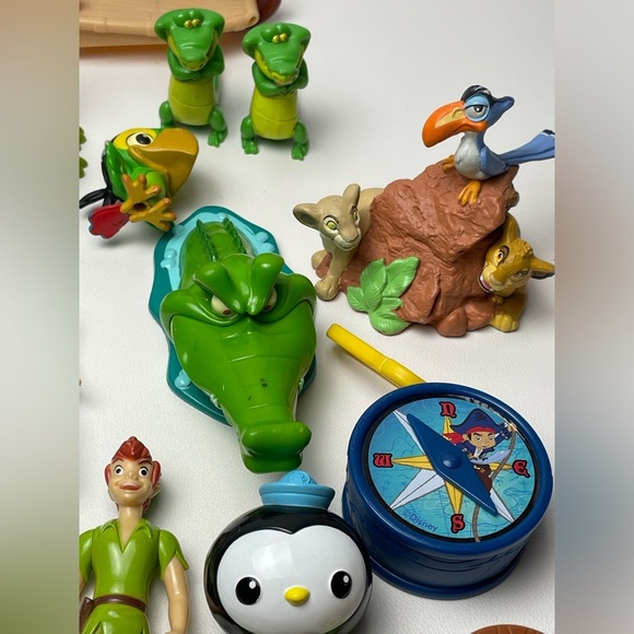 Mix Disney Action Figures Accessories lot - Picture 5 of 11